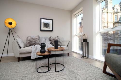 Apartamento Modern 2 Br Flat, 6 Mins Drive In City Centre!
