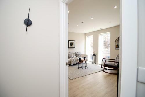 Apartamento Modern 2 Br Flat, 6 Mins Drive In City Centre!