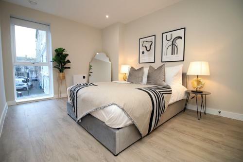 Apartamento Modern 2 Br Flat, 6 Mins Drive In City Centre!
