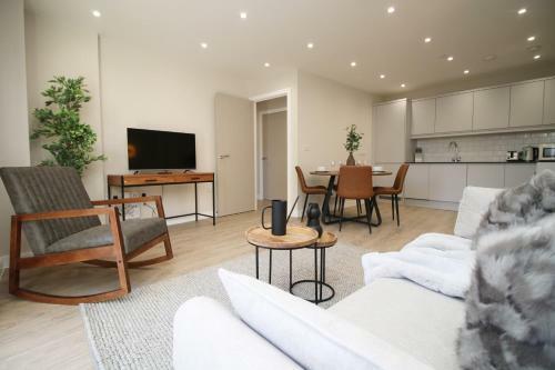 Apartamento Modern 2 Br Flat, 6 Mins Drive In City Centre!