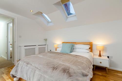 The Coach House, Centrally Located Detached Coach House