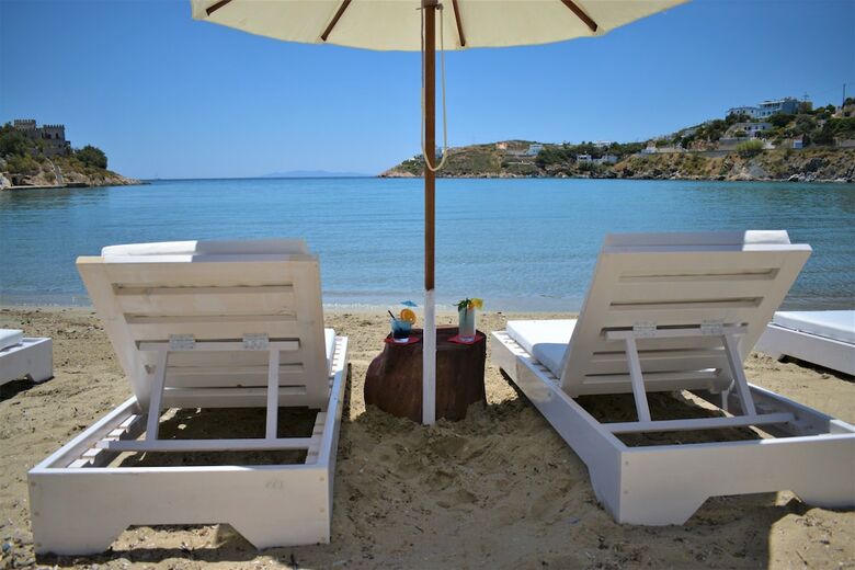 Vari Beach Hotel