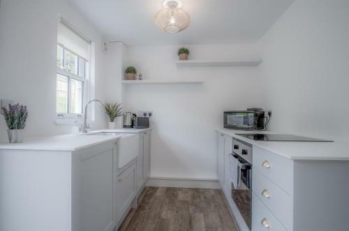 Brook Cottage - 2 Bedroom Cottage - Dale