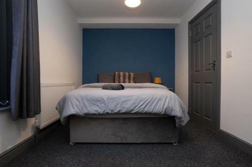 *4 Bed House *central *newly Refurbished *parking