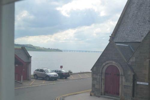 Fishermans Flat - River View Holiday Home