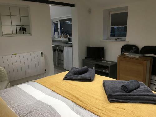 Crossways Self-catering Cottage - Self Contained