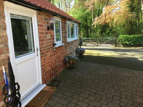Crossways Self-catering Cottage - Self Contained