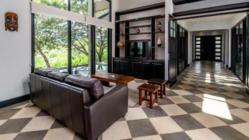 Casa Ironbark, Potrero Huge 2-bedroom Home With Pool