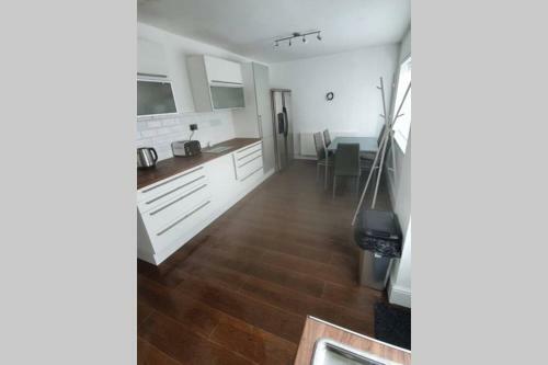 Entire House - Cheshire Oaks/ellesmere Port