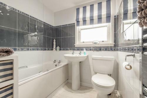 Lovely 2 Bedroom Apartment In Elie
