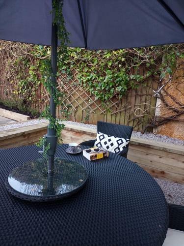 Fabulous 3 Bed Townhouse Overlooking The Water