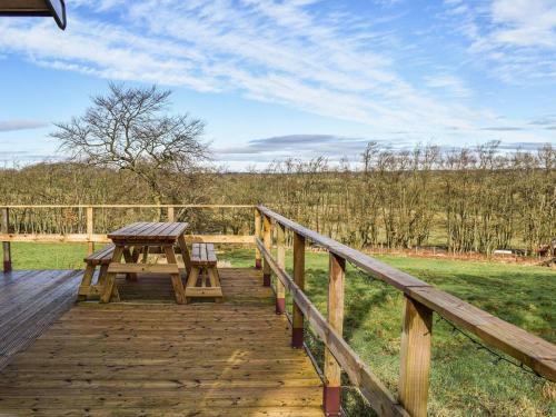 Daisy's Den - Uk37692