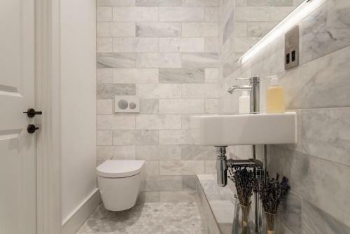 Cathedral View - An Exclusive Private Apartment On Cathedral Green, Exeter