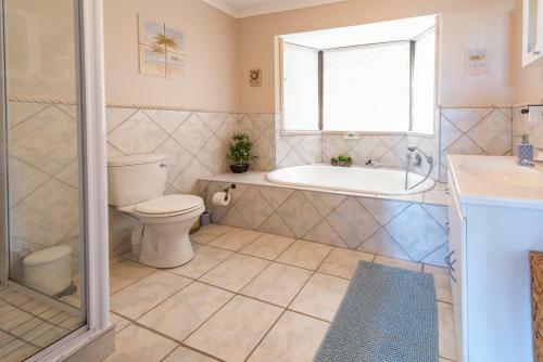 Beach House - Stunning Sea Views - Beach 3 Min Walk