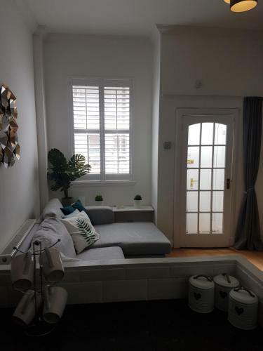 Dalmeny Street Apartment