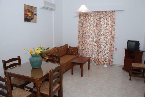 Amoudi Studios Apartments Hotel
