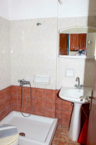 Amoudi Studios Apartments Hotel