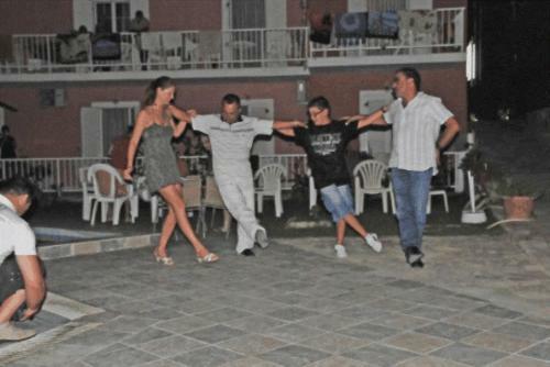 Amoudi Studios Apartments Hotel