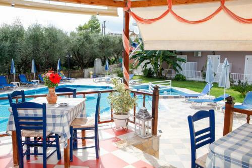 Amoudi Studios Apartments Hotel