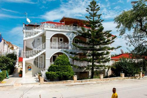 Amoudi Studios Apartments Hotel