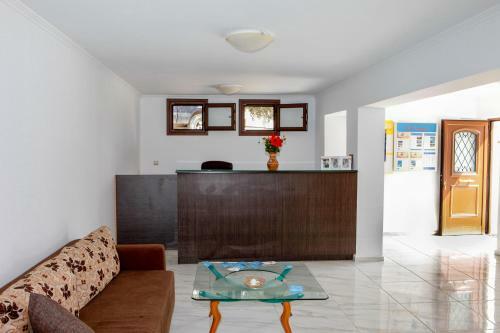 Amoudi Studios Apartments Hotel