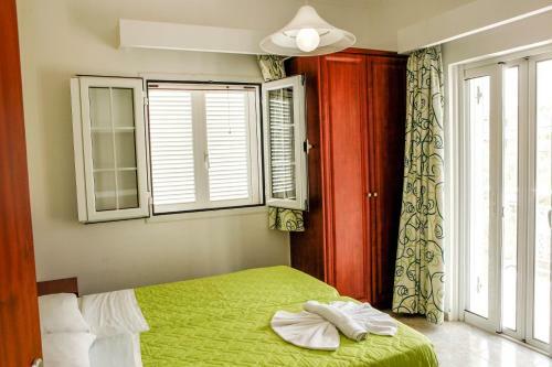 Amoudi Studios Apartments Hotel