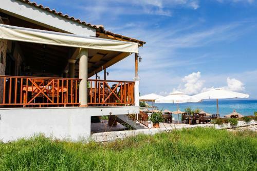 Amoudi Studios Apartments Hotel
