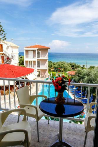 Amoudi Studios Apartments Hotel