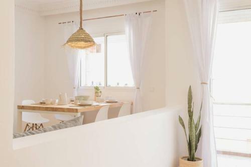 Modern European Apartment 1 Min. Walk To Beach
