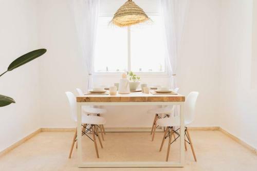 Modern European Apartment 1 Min. Walk To Beach