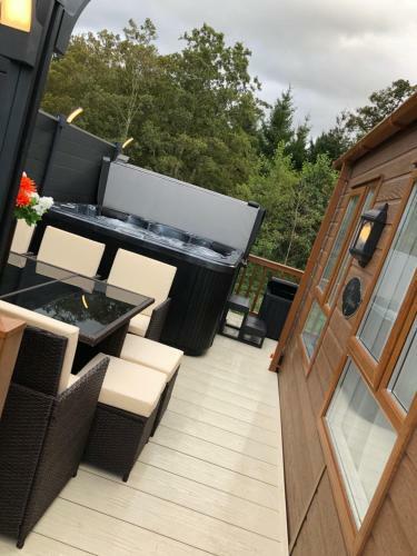 Moonlight Ridge - Luxury Lodge With Hot Tub