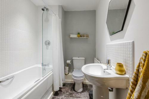 Ultra-modern 2-bedroom Apartment With Parking