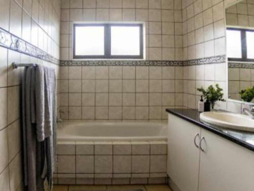 Marula Mews T17 Villa - Selborne Golf Estate