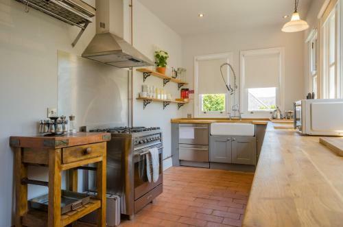 Villa Luxury Victorian School With Views Of Harbour