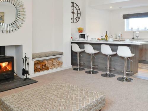 2 Old Posting Stables
