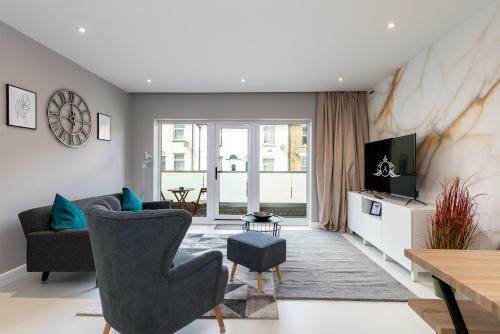 Apartment 2 - Free Gated Parking - Rare Find!