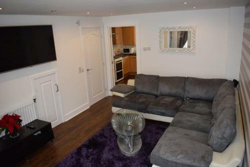 Silverburn New House With Free Parking And Nice Garden