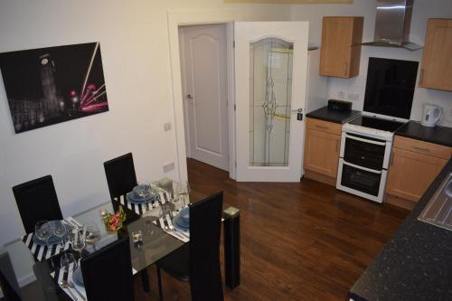 Silverburn New House With Free Parking And Nice Garden