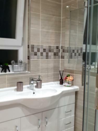 Apartamento Glasgow Comfortable And Modern 3 Bedroom Mid Terraced Villa