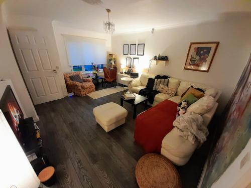 2bed Guest Wing - Charming Glasgow Villa - Off M8 M80