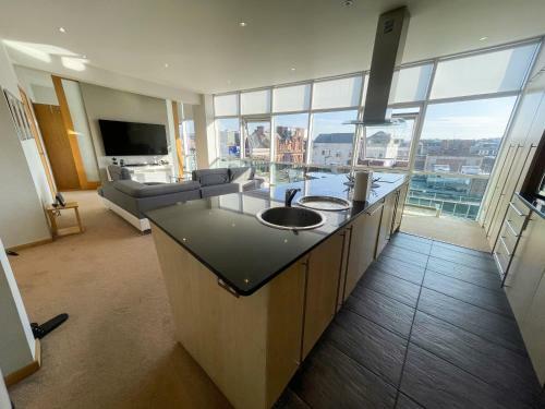 City Centre 2-bed Apartment Parking Jacuzzi Bath