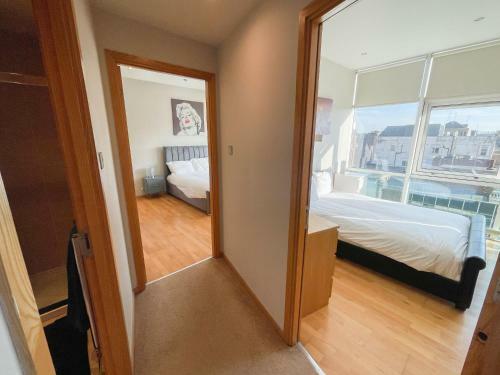 City Centre 2-bed Apartment Parking Jacuzzi Bath