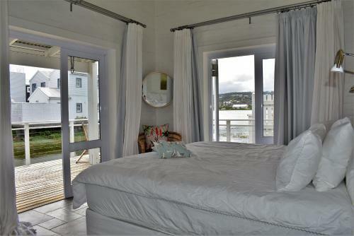 Blissful Dayz - 2 Bed House & 1 Bed Cottage