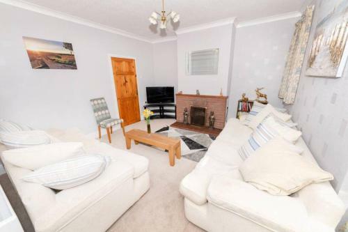 The Bungalow At Seaway's, Sleeps 11 +