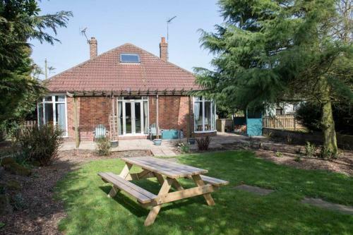 The Bungalow At Seaway's, Sleeps 11 +