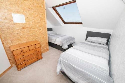 The Bungalow At Seaway's, Sleeps 11 +