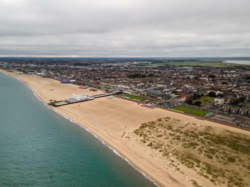 New Luxury 2 Bed Apartment With Sea Views