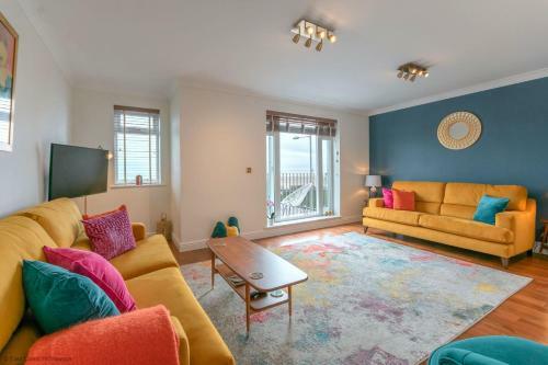 New Luxury 2 Bed Apartment With Sea Views