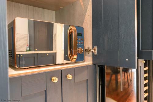 New Luxury 2 Bed Apartment With Sea Views