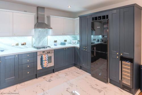New Luxury 2 Bed Apartment With Sea Views